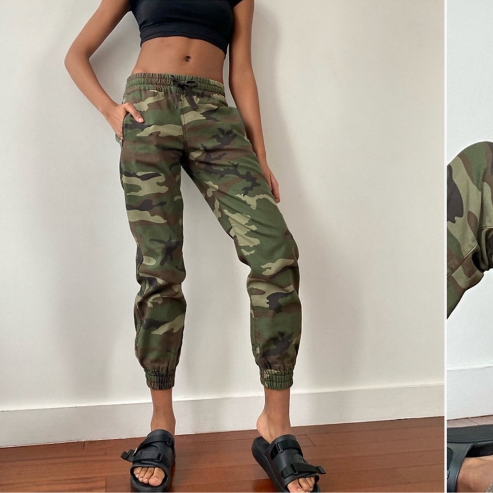 Aritzia tna camo jogger